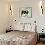 Apartment 21a Marechal Foch Avenue Champs-elysees *