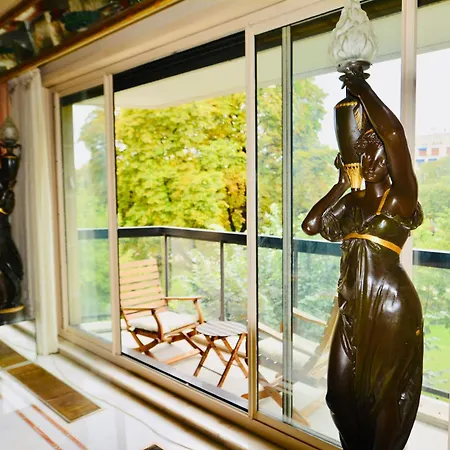 21a Maréchal Foch Avenue Champs-elysées