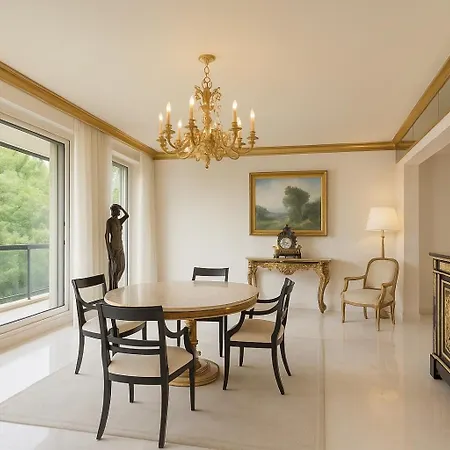 Lejlighed 21a Marechal Foch Avenue Champs-elysees