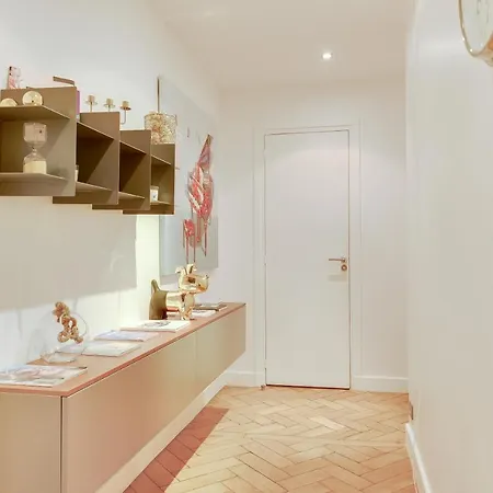 21a Marechal Foch Avenue Champs-elysees *