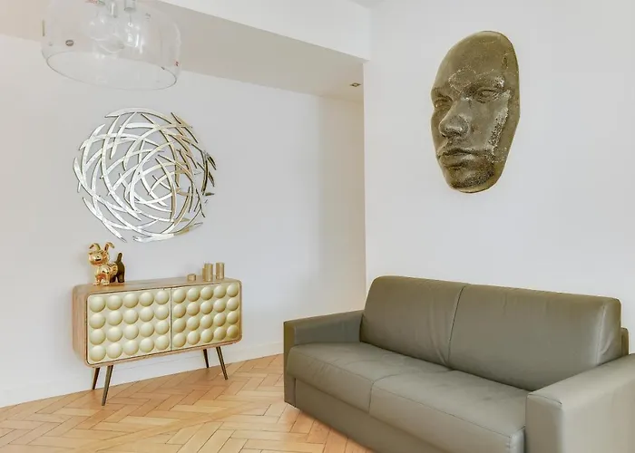 21a Marechal Foch Avenue Champs-elysees * Paris