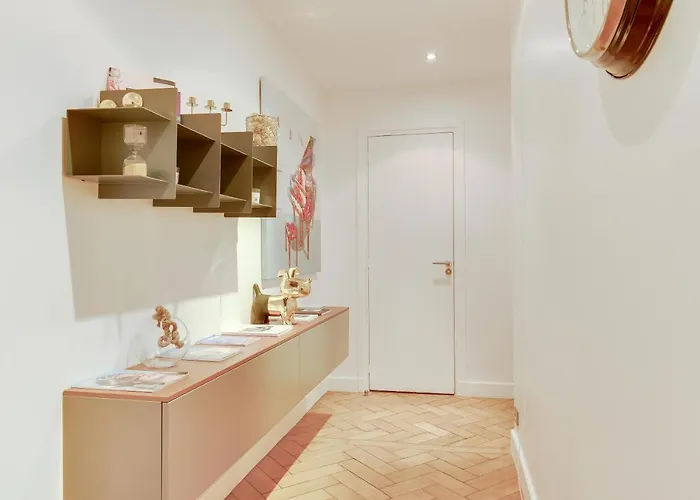 21a Marechal Foch Avenue Champs-elysees *