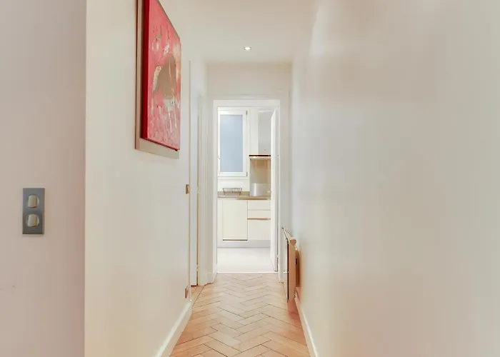 21a Marechal Foch Avenue Champs-elysees *