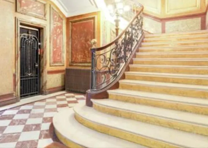 Lejlighed 21a Marechal Foch Avenue Champs-elysees