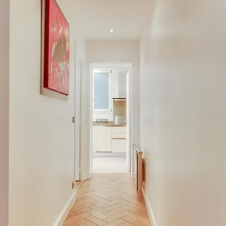 21a Marechal Foch Avenue Champs-elysees *